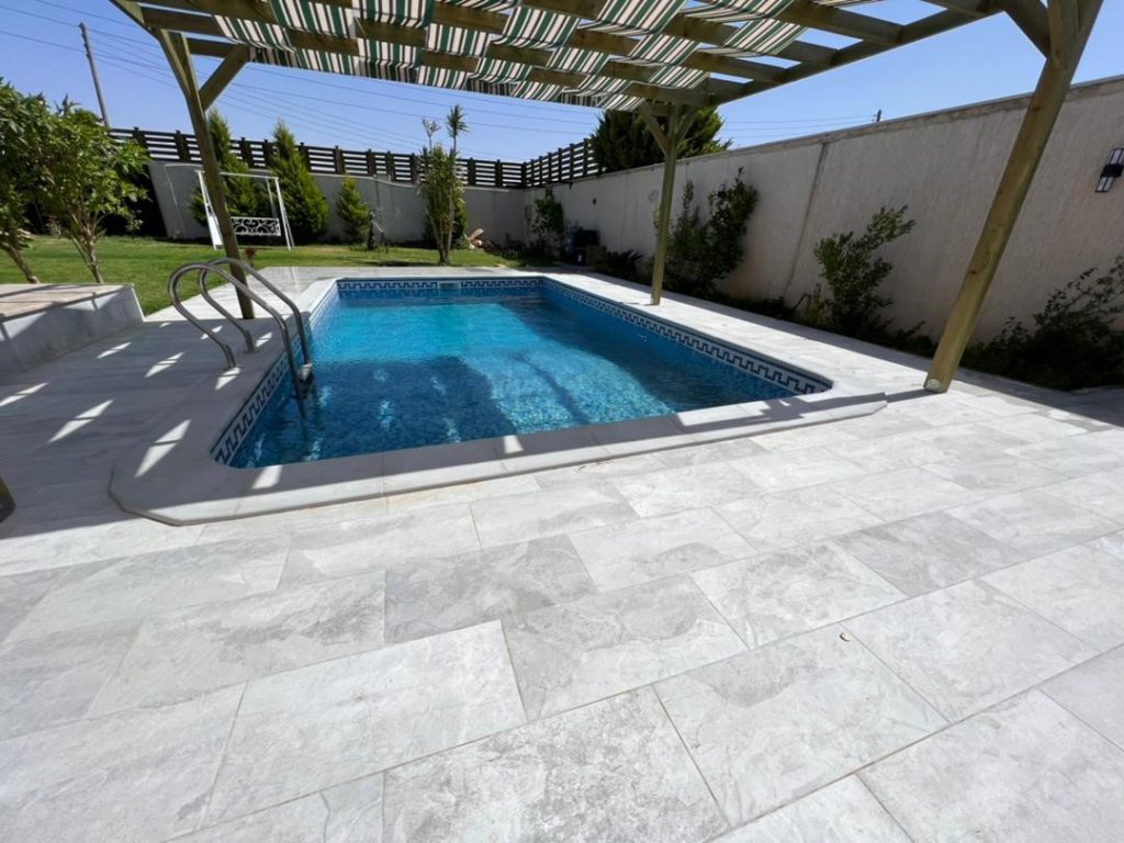 Residential house pool